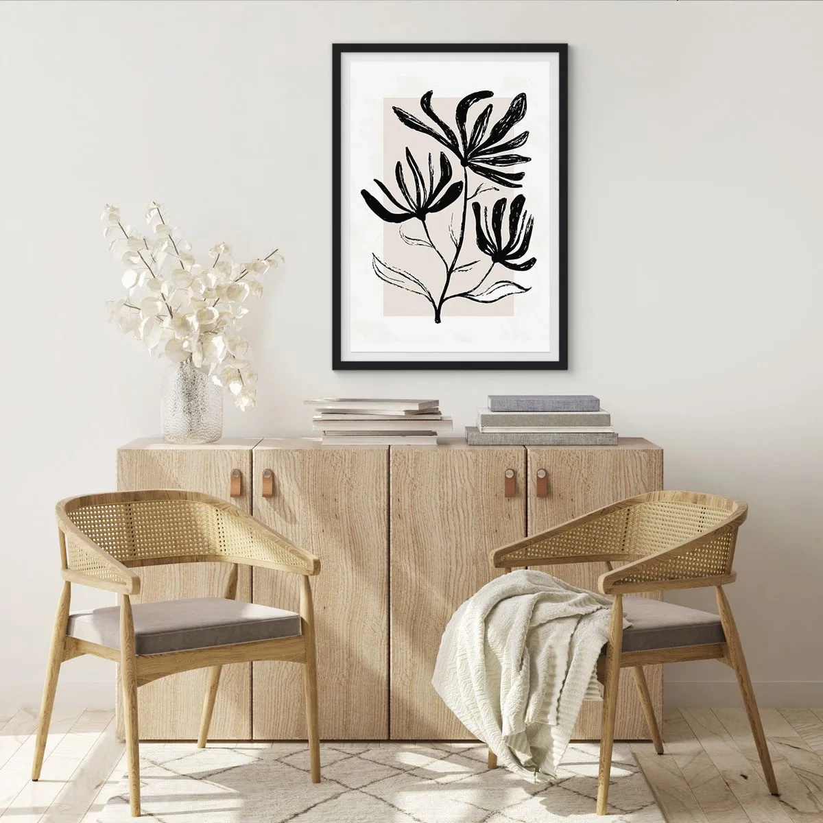 Pôster com moldura preta - Ilustração em preto e branco de flores sobre fundo bege - 50x70cm - Esboço para o herbário - Decoração de parede moderna para a sala de estar e quarto ARTTOR