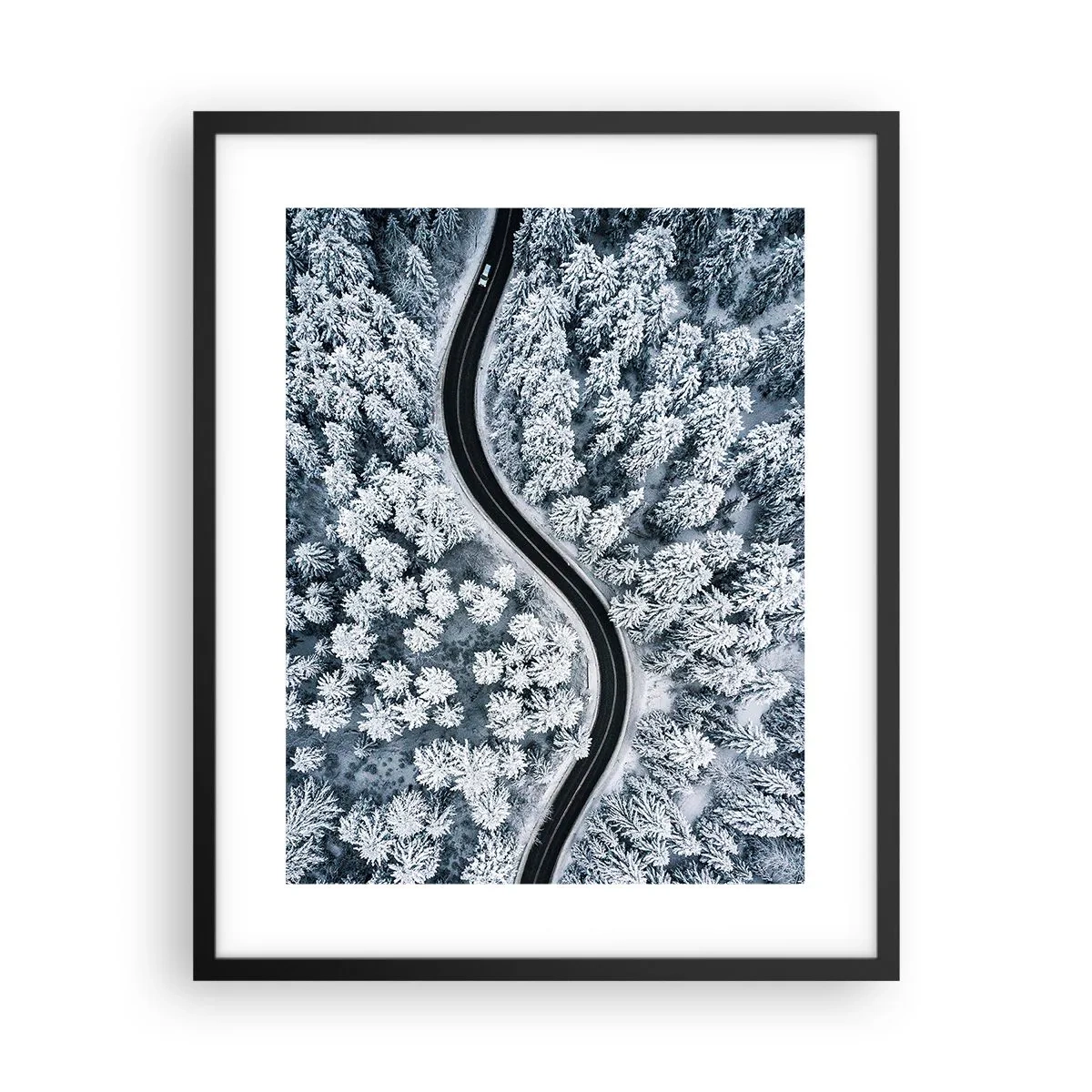 Pôster com moldura preta - Pelaa floresta no inverno - 40x50 cm