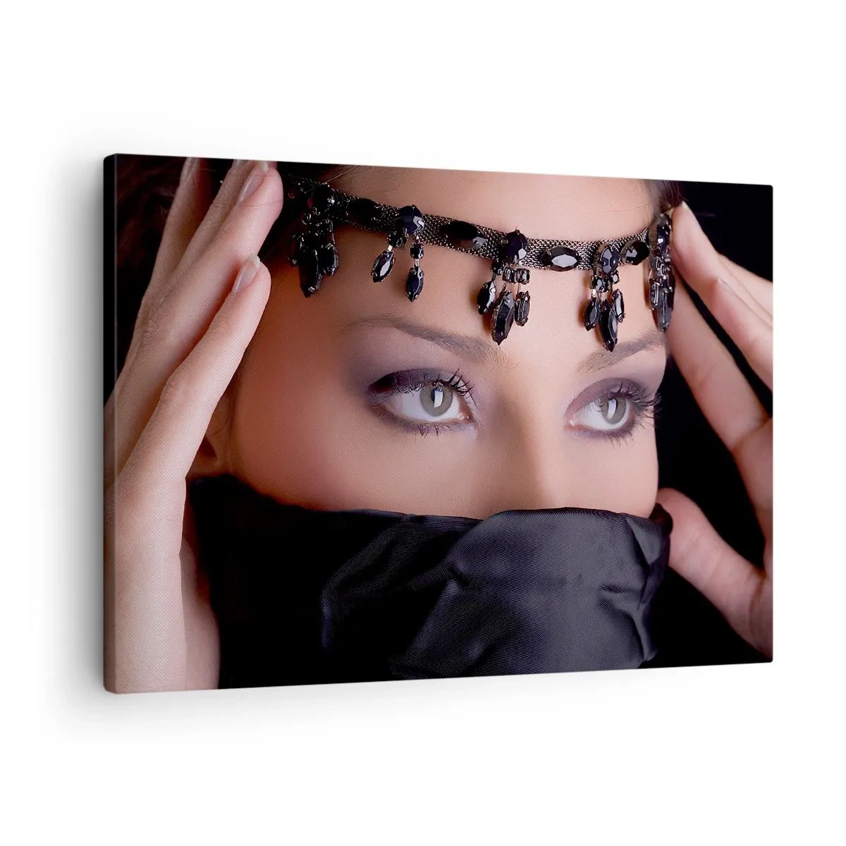 Quadro em tela - Retrato de uma mulher com joias decorativas sobre um fundo preto - 70x50cm - Mistério tentador do oriente - Decoração de parede moderna para a sala de estar e quarto ARTTOR