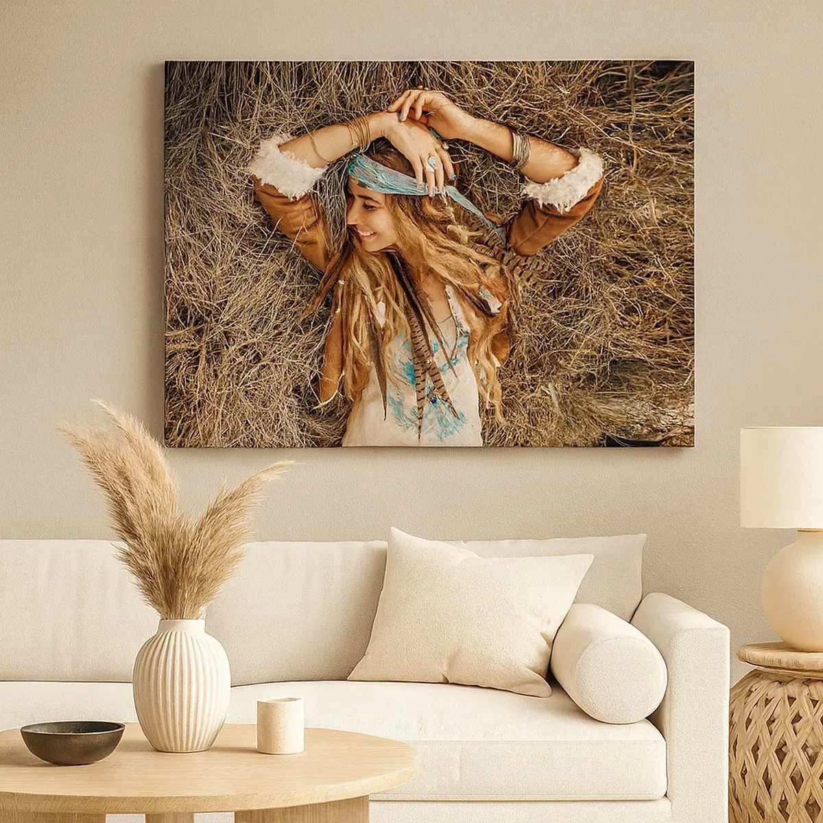 Quadro em tela - Mulher estilo boho deitada no feno - 70x50cm - A caminho do verão do amor - Decoração de parede moderna para a sala de estar e quarto ARTTOR