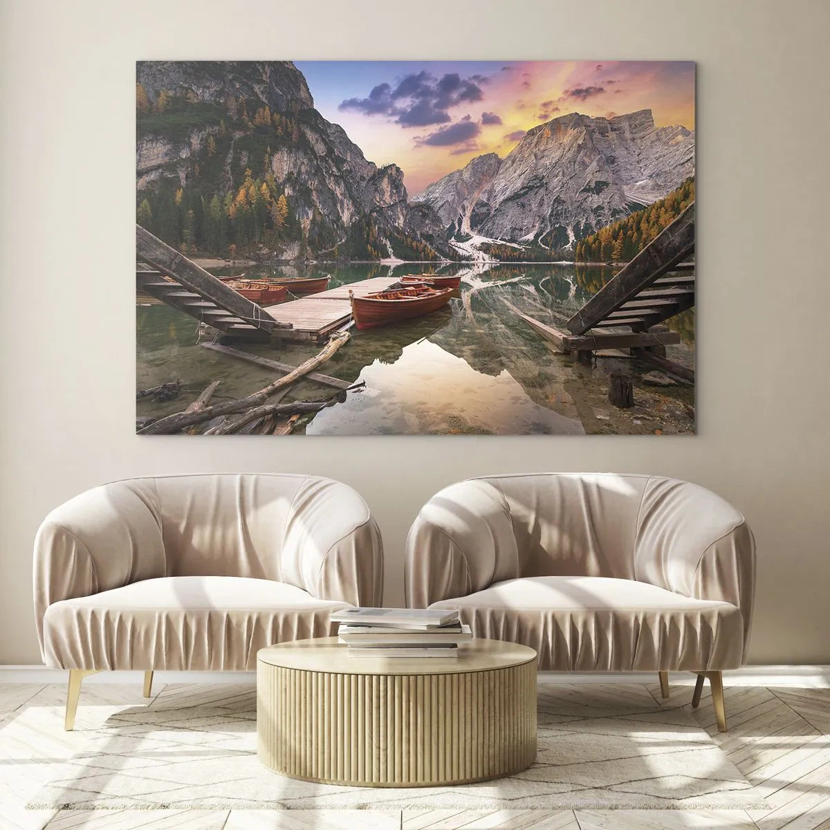 Quadro em vidro - Lago de montanha com píer e barcos ao nascer do sol - 70x50cm - A promessa do dia - Decoração de parede moderna para a sala de estar e quarto ARTTOR