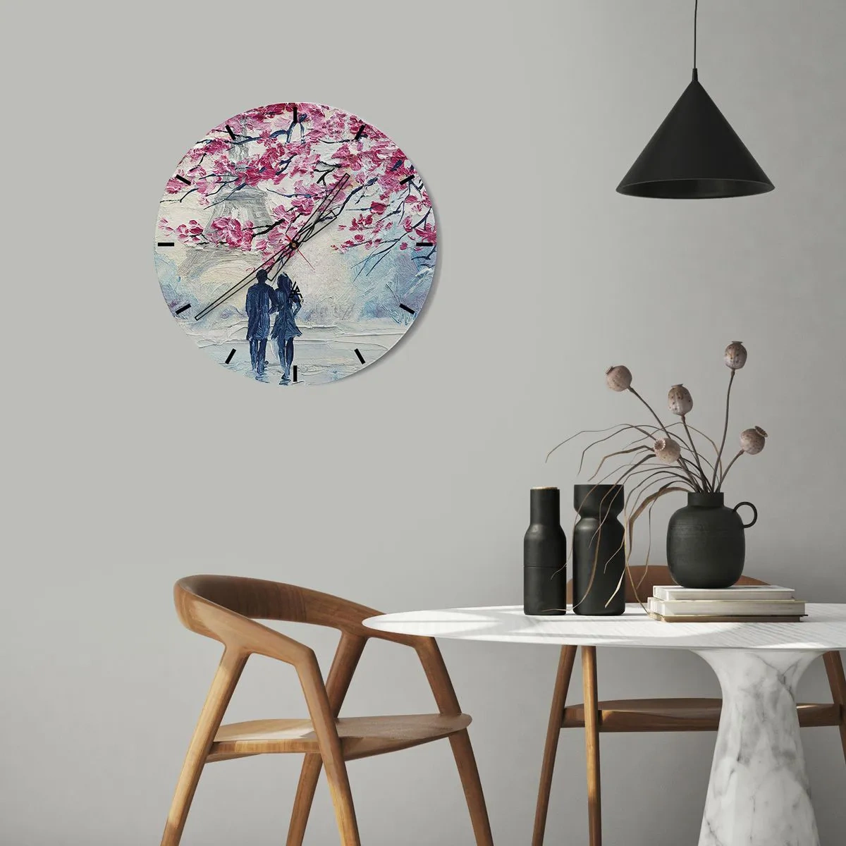 Relógio de parede - Relógio em vidro - Uma imagem romântica de um casal sob árvores cor-de-rosa floridas - 30x30cm - Passeio romântico - Decoração de parede moderna para a sala de estar, cozinha e quarto ARTTOR