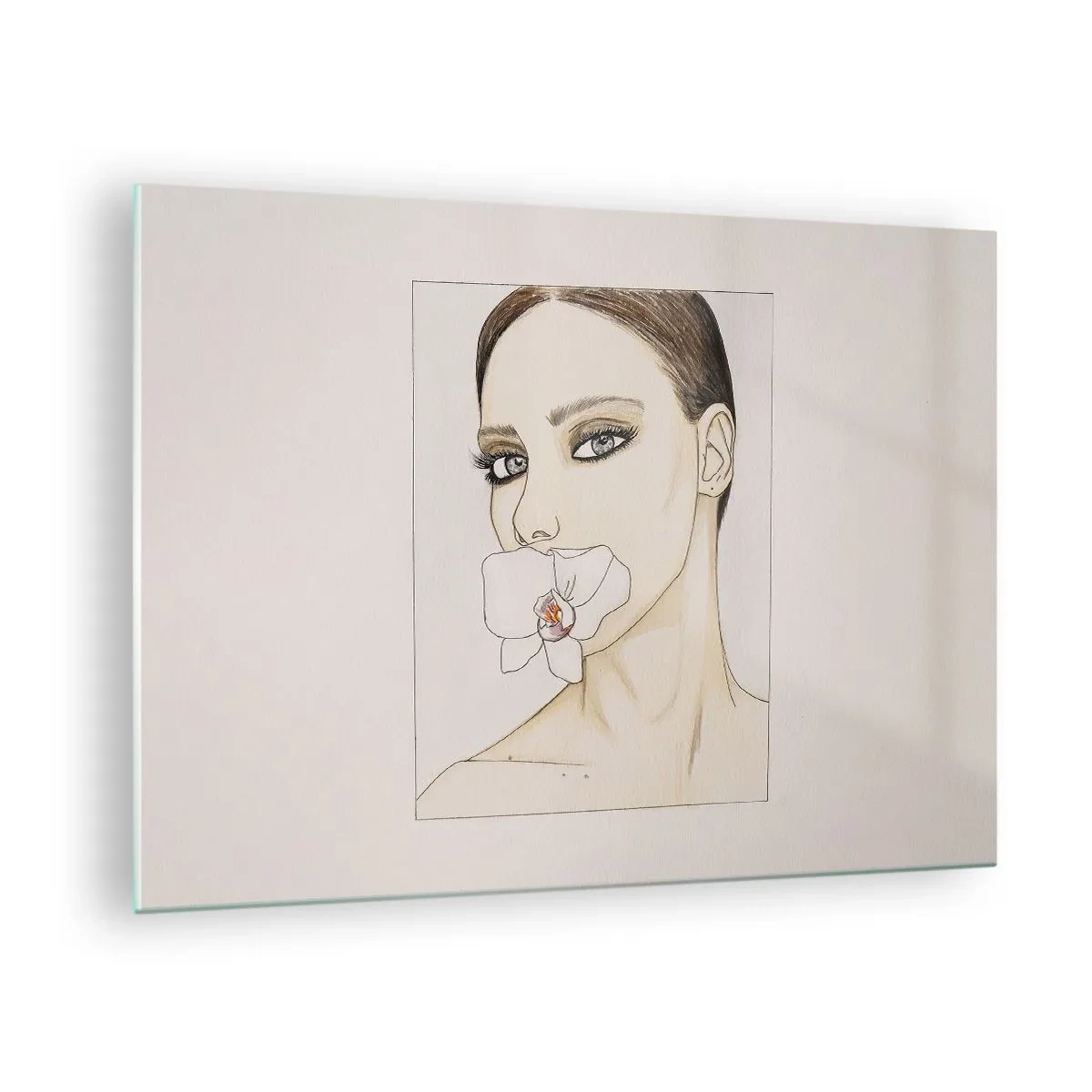 Quadro em vidro - Retrato de uma mulher com uma orquídea na boca contra um fundo claro - 70x50cm - Símbolo de elegância e beleza - Decoração de parede moderna para a sala de estar e quarto ARTTOR