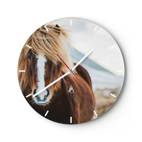 Relógio de parede - Relógio em vidro - Um cavalo marrom com crina clara contra uma paisagem montanhosa - 30x30cm - Sentes a liberdade? - Decoração de parede moderna para a sala de estar, cozinha e quarto ARTTOR
