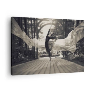 Quadro em tela - Uma dançarina com um vestido esvoaçante executa um salto tendo como pano de fundo um jardim preto e branco. - 70x50cm - A dança do espírito do jardim - Decoração de parede moderna para a sala de estar e quarto ARTTOR