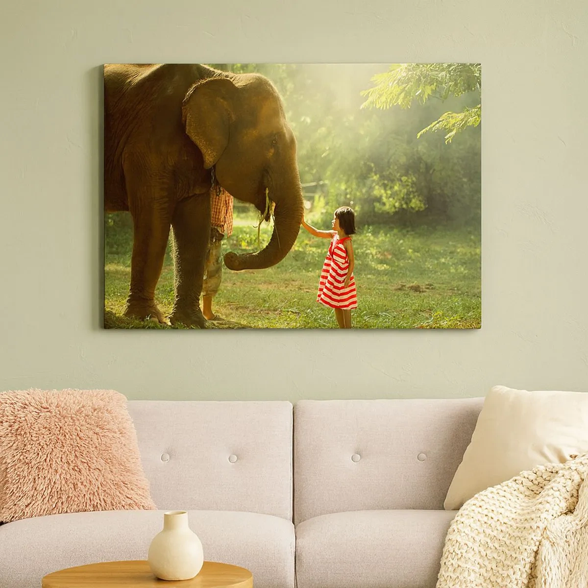 Quadro em tela - Uma garota de vestido vermelho tocando um elefante na floresta. - 70x50cm - O poder da amizade - Decoração de parede moderna para a sala de estar e quarto ARTTOR
