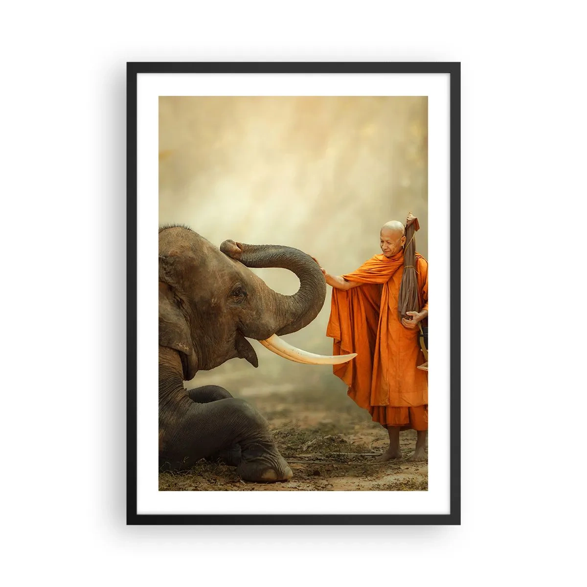 Pôster com moldura preta - Um monge com uma túnica laranja com um elefante ao fundo - 50x70cm - Encontro na viagem - Decoração de parede moderna para a sala de estar e quarto ARTTOR