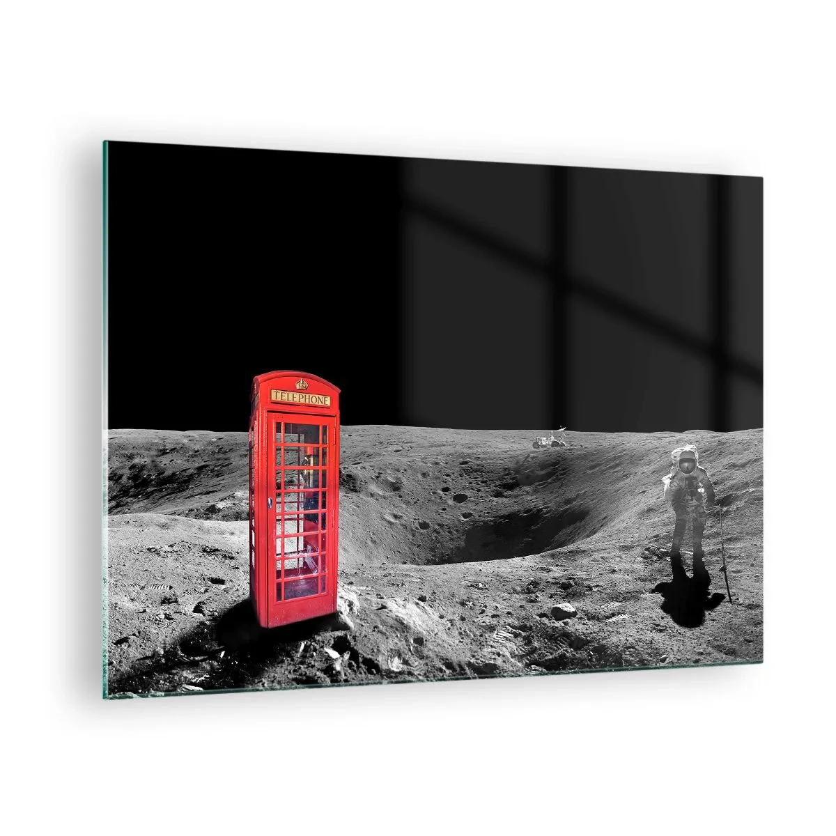 Quadro em vidro - Uma cabine telefônica vermelha na superfície lunar com um astronauta - 70x50cm - Piada espacial - Decoração de parede moderna para a sala de estar e quarto ARTTOR