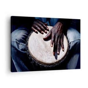 Quadro em tela - Mãos tocando um tambor djembê em uma composição dinâmica - 70x50cm - Viva no seu próprio ritmo - Decoração de parede moderna para a sala de estar e quarto ARTTOR