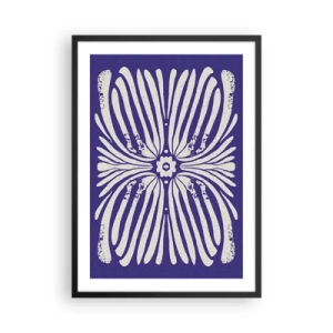 Pôster com moldura preta - Padrão floral retrô simétrico em fundo azul marinho - 50x70cm - Inspirações étnicas - Decoração de parede moderna para a sala de estar e quarto ARTTOR