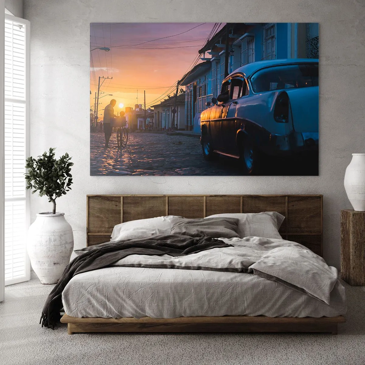 Quadro em vidro - Rua atmosférica com um carro clássico ao pôr do sol - 70x50cm - Aqui é onde o tempo abranda - Decoração de parede moderna para a sala de estar e quarto ARTTOR