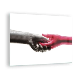 Quadro em vidro - Close-up de duas mãos, uma em preto e a outra em vermelho, segurando uma à outra - 70x50cm - Juntos, mas diferentes - Decoração de parede moderna para a sala de estar e quarto ARTTOR