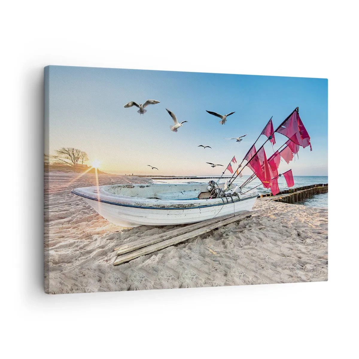 Quadro em tela - Um barco na praia ao amanhecer com gaivotas e bandeiras vermelhas - 70x50cm - Um merecido descanso - Decoração de parede moderna para a sala de estar e quarto ARTTOR
