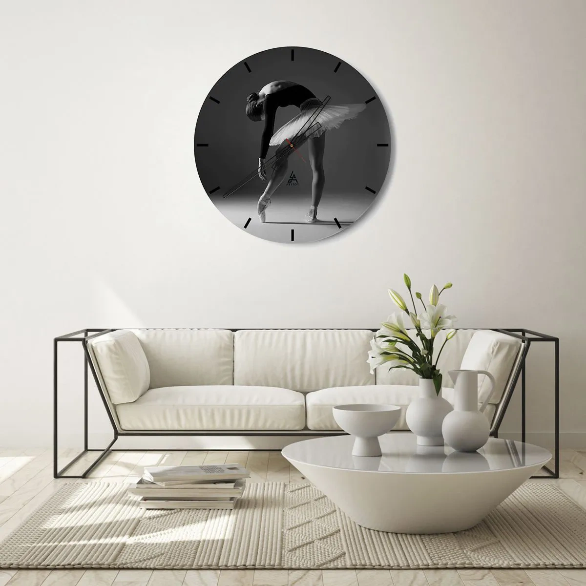 Relógio de parede - Relógio em vidro - Bailarina preta e branca em pose de dança clássica - 30x30cm - Bella balerina - Decoração de parede moderna para a sala de estar, cozinha e quarto ARTTOR