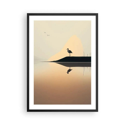 Pôster com moldura preta - Uma cegonha parada na margem de um lago com seu reflexo na água - 50x70cm - Senhor no lago - Decoração de parede moderna para a sala de estar e quarto ARTTOR
