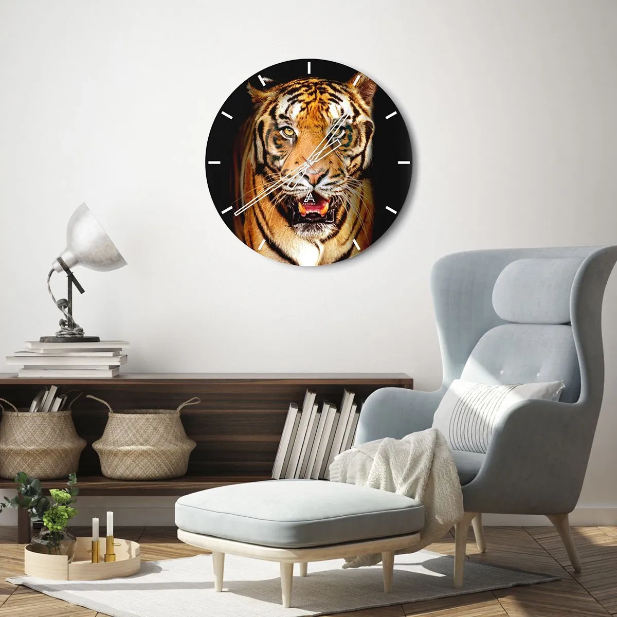 Relógio de parede - Relógio em vidro - Retrato de um tigre feroz com um olhar intenso - 30x30cm - Coração selvagem - Decoração de parede moderna para a sala de estar, cozinha e quarto ARTTOR