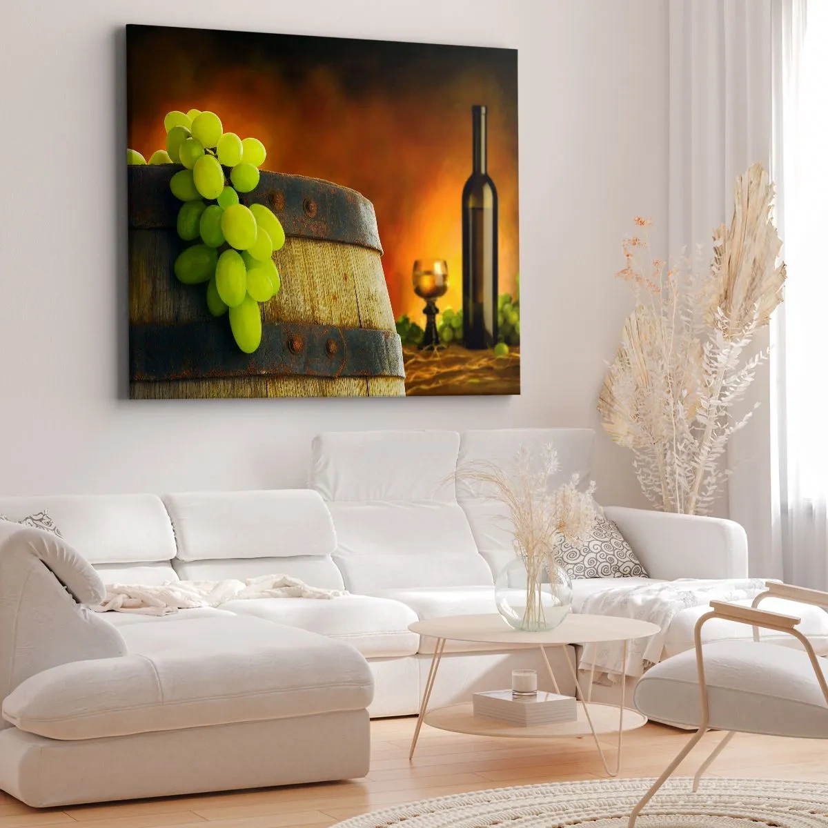 Quadro em tela - Uvas em um barril de vinho com um esquema de cores quentes ao fundo - 70x50cm - Natureza morta com uma garrafa de vinho e um cacho de uvas - Decoração de parede moderna para a sala de estar e quarto ARTTOR