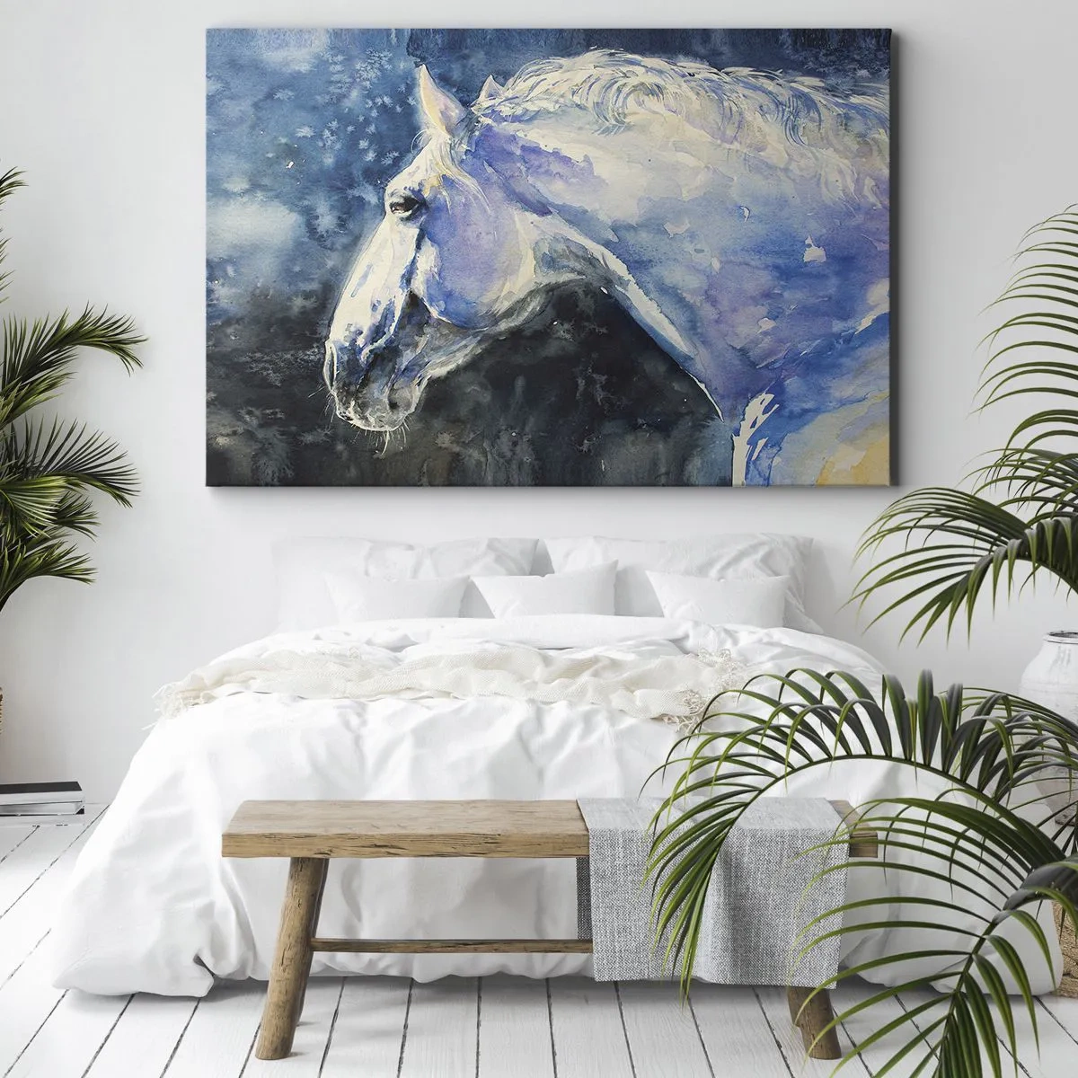 Quadro em tela - Um retrato de um cavalo em tons de azul com um efeito de aquarela pictórico. - 70x50cm - Retrato com um brilho azul - Decoração de parede moderna para a sala de estar e quarto ARTTOR