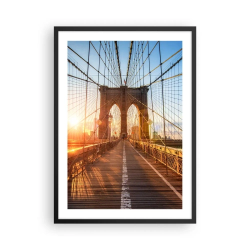 Pôster com moldura preta - A Ponte do Brooklyn iluminada pelos raios do sol nascente - 50x70cm - Na Ponte Dourada - Decoração de parede moderna para a sala de estar e quarto ARTTOR