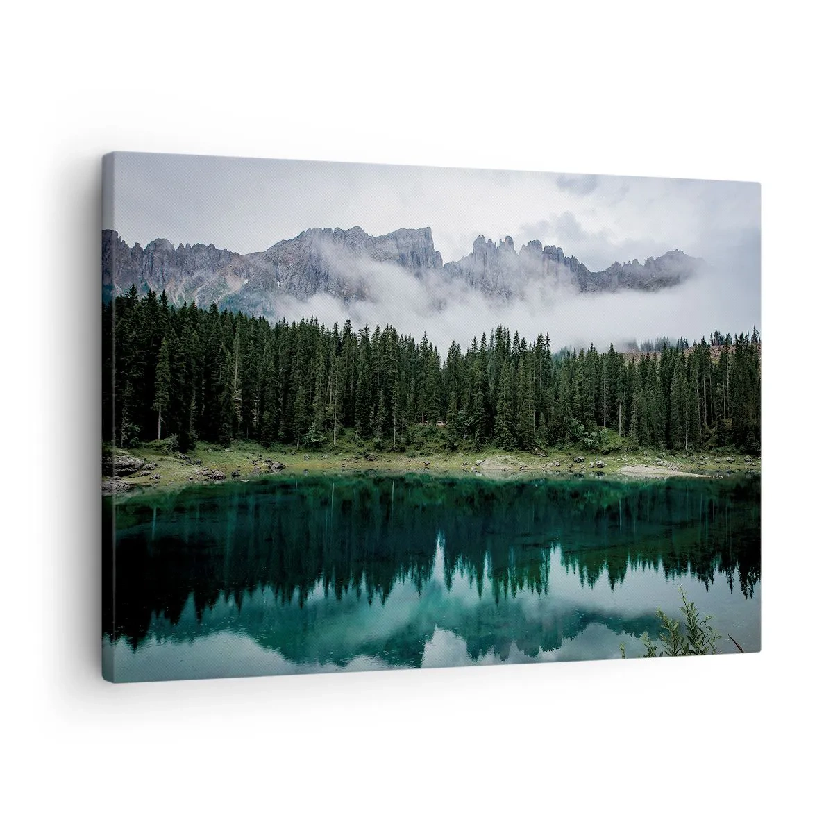 Quadro em tela - Uma paisagem montanhosa com uma floresta e um lago refletindo o céu - 70x50cm - Calma, silêncio, não vamos acordar a água... - Decoração de parede moderna para a sala de estar e quarto ARTTOR