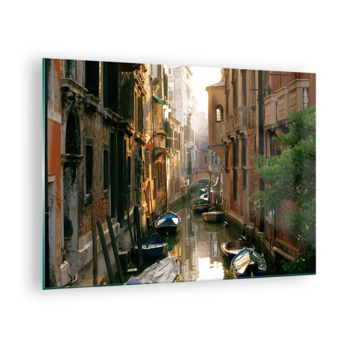 Quadro em vidro - Um canal veneziano com barcos cercados por casas históricas - 70x50cm - Em um beco veneziano - Decoração de parede moderna para a sala de estar e quarto ARTTOR