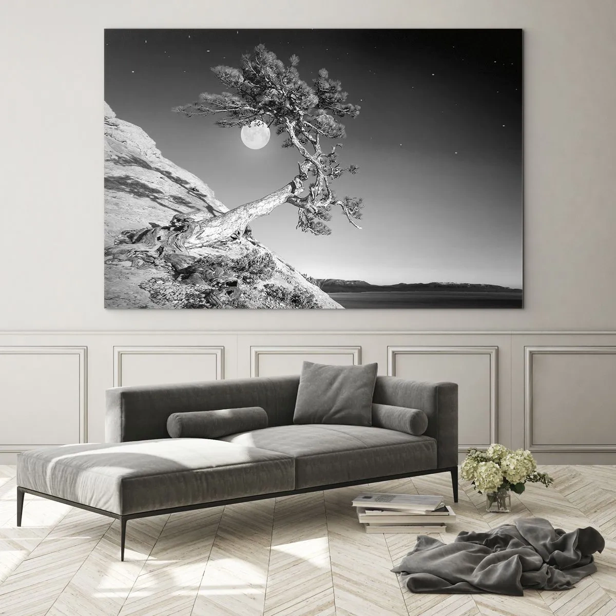 Quadro em vidro - Uma árvore inclinada na encosta de uma colina com a lua ao fundo - 70x50cm - Guerreira vitoriosa - Decoração de parede moderna para a sala de estar e quarto ARTTOR