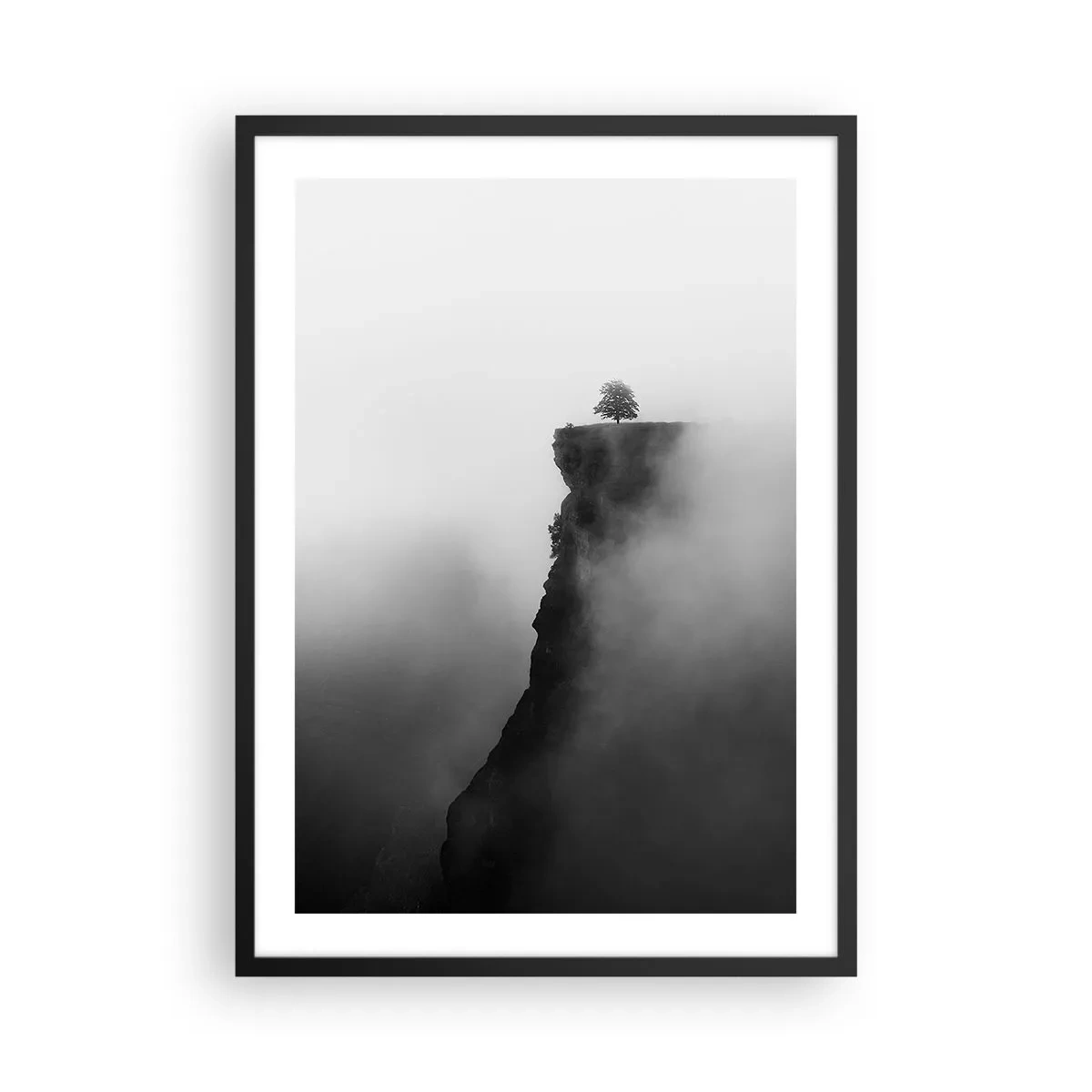Pôster com moldura preta - Uma árvore solitária na beira de um penhasco cercada por neblina - 50x70cm - No limite do mundo - Decoração de parede moderna para a sala de estar e quarto ARTTOR