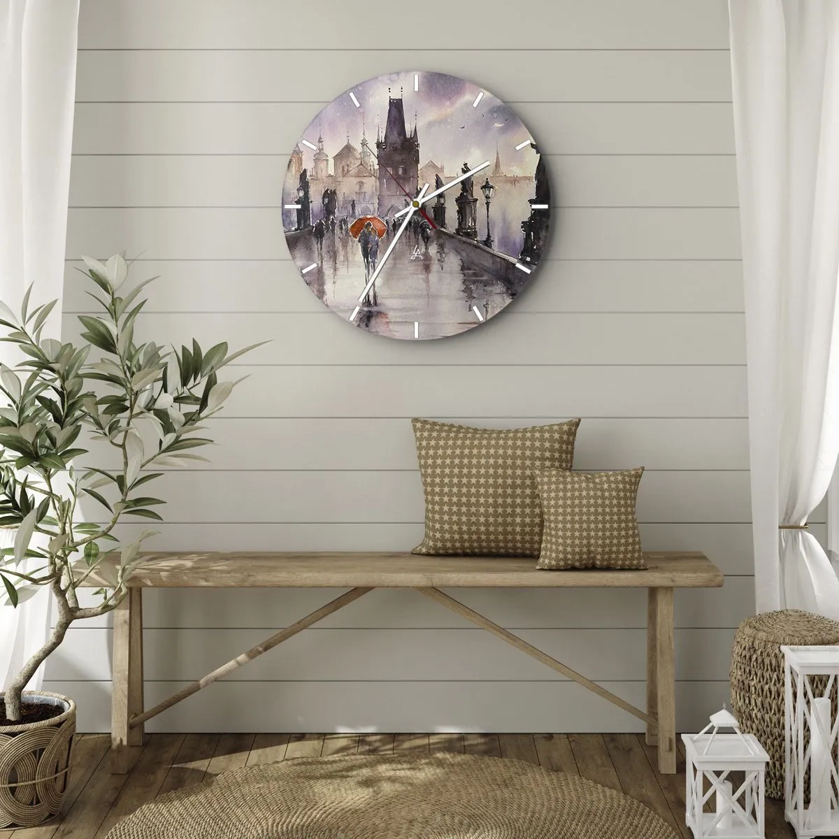 Relógio de parede - Relógio em vidro - Cena romântica em uma ponte na chuva com um guarda-chuva laranja - 30x30cm - Pessoas não mudam - Decoração de parede moderna para a sala de estar, cozinha e quarto ARTTOR
