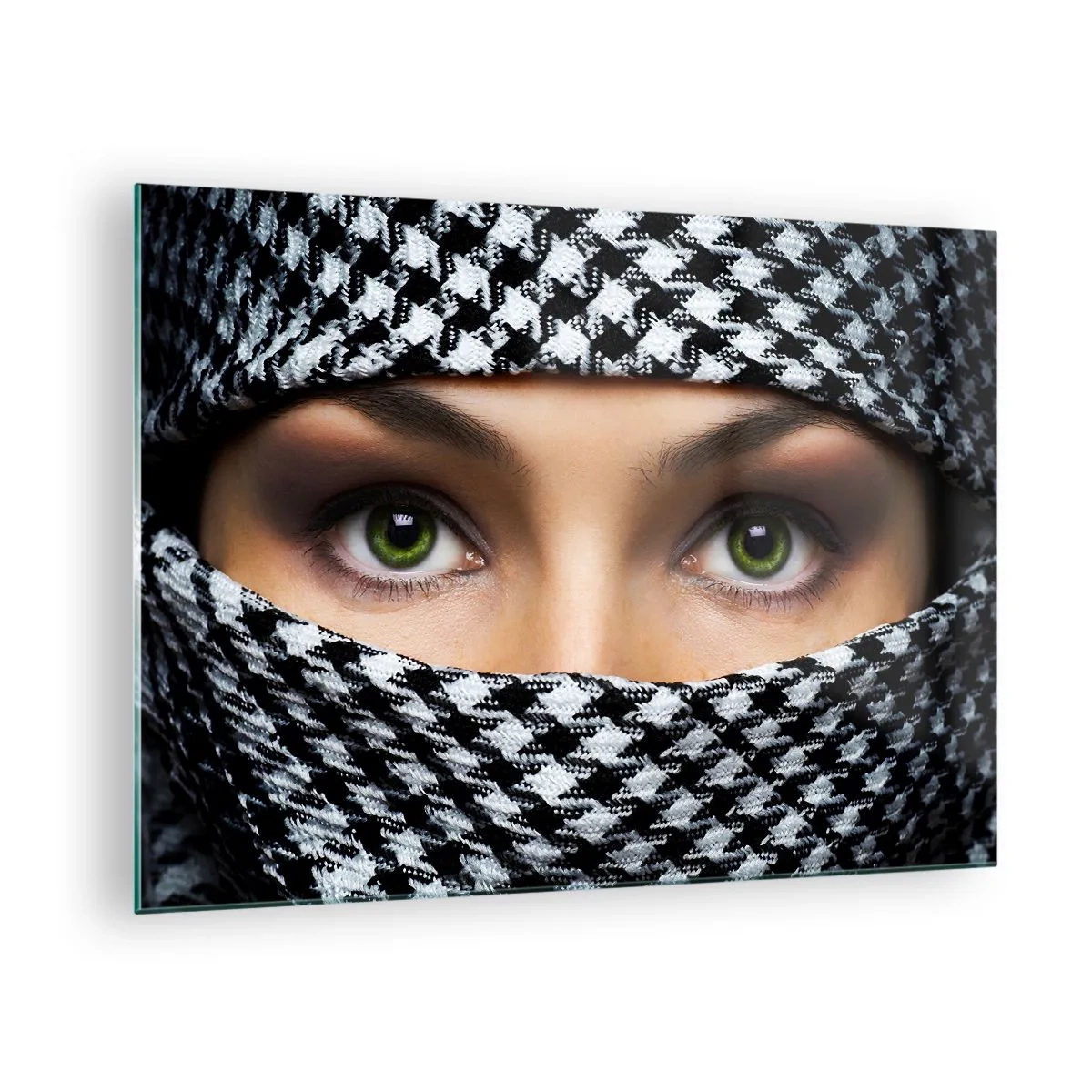Quadro em vidro - Olhos verdes rodeados por um padrão preto e branco - 70x50cm - Retrato de uma beleza velada de olhos verdes - Decoração de parede moderna para a sala de estar e quarto ARTTOR