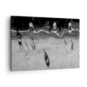 Quadro em tela - Vista aérea em preto e branco de barcos na praia - 70x50cm - Ainda na costa… - Decoração de parede moderna para a sala de estar e quarto ARTTOR