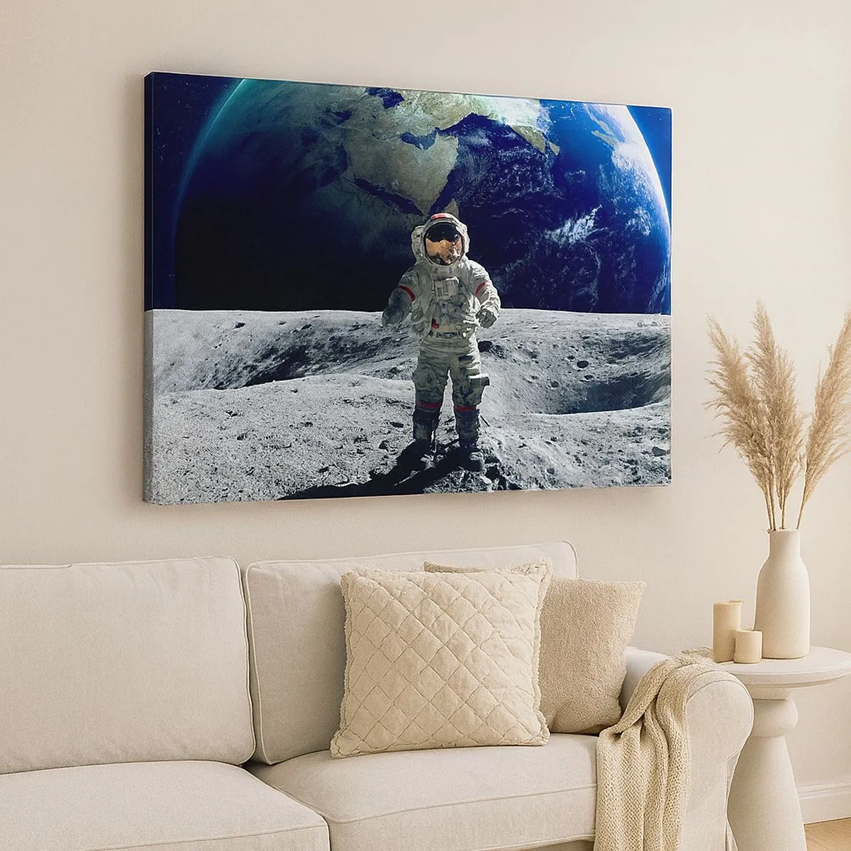 Quadro em tela - Astronauta na superfície da Lua com a Terra ao fundo - 70x50cm - Saudações da Lua - Decoração de parede moderna para a sala de estar e quarto ARTTOR