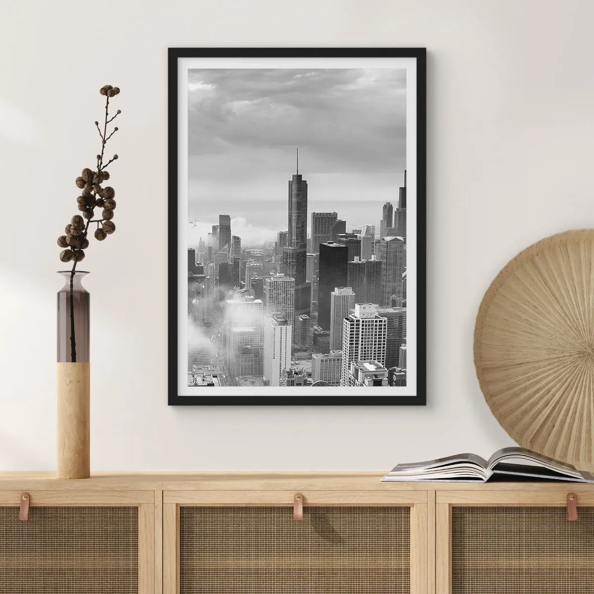 Pôster com moldura preta - Vista em preto e branco do horizonte da cidade com arranha-céus nas nuvens - 50x70cm - Paisagem americana - Decoração de parede moderna para a sala de estar e quarto ARTTOR