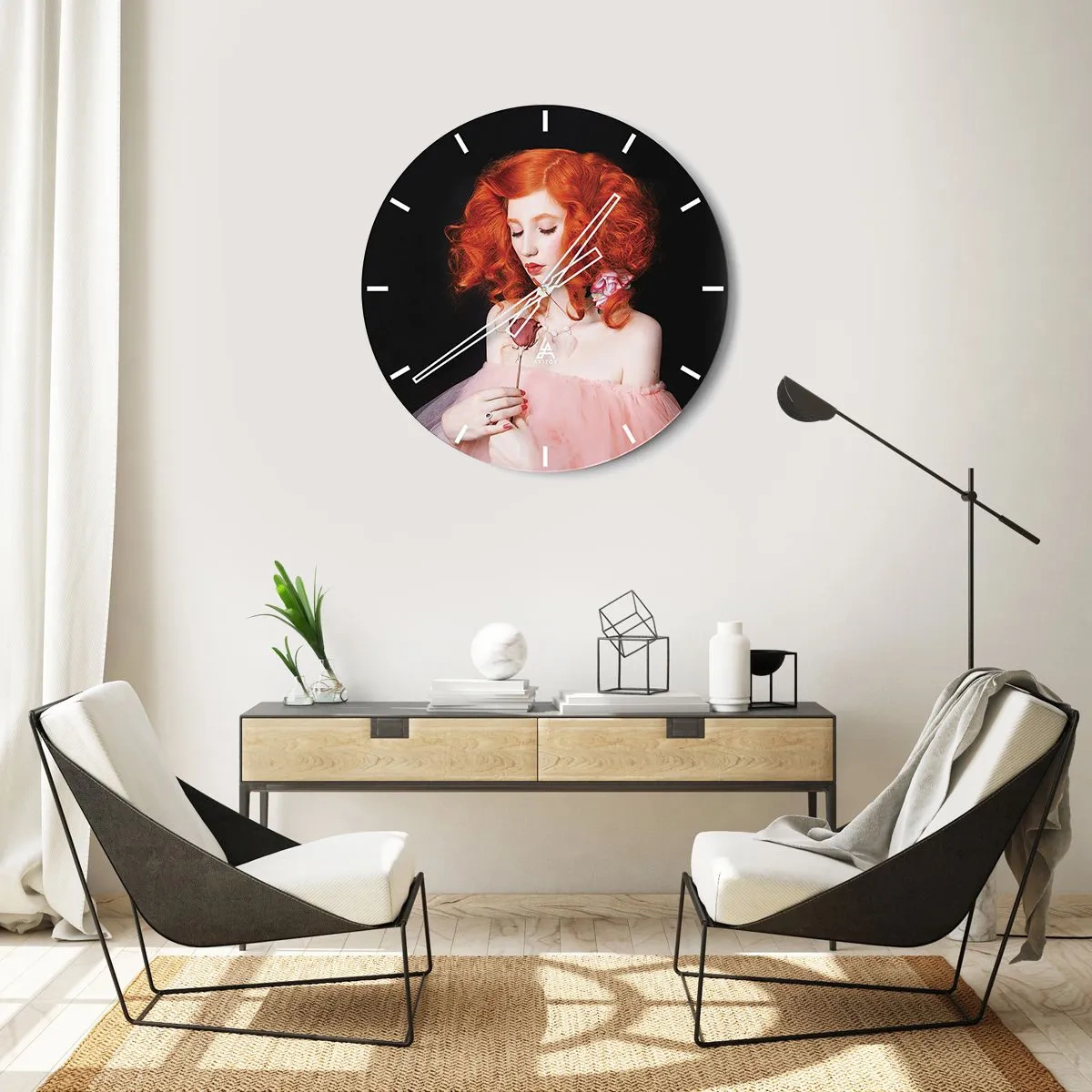 Relógio de parede - Relógio em vidro - Retrato de uma mulher com cachos ruivos e uma rosa na mão - 30x30cm - Em estilo barroco - Decoração de parede moderna para a sala de estar, cozinha e quarto ARTTOR