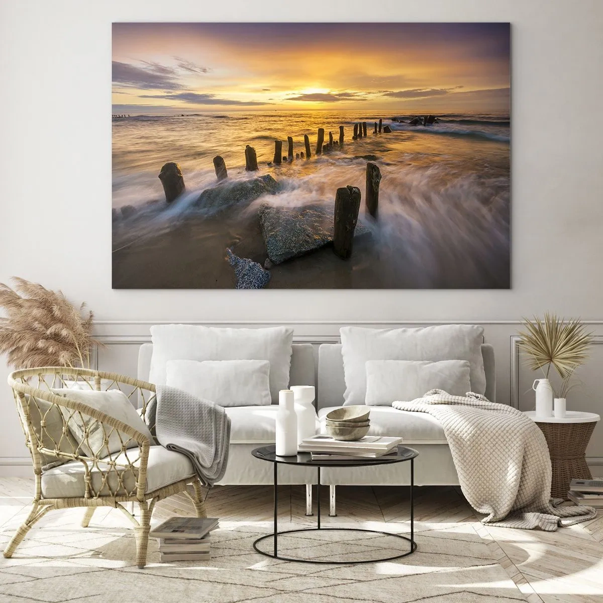 Quadro em vidro - Pôr do sol sobre o mar com estacas de madeira na praia - 70x50cm - A beleza crua do Mar Báltico - Decoração de parede moderna para a sala de estar e quarto ARTTOR