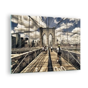 Quadro em vidro - A Ponte do Brooklyn em um dia ensolarado com pedestres e ciclistas - 70x50cm - Direto para o coração da cidade - Decoração de parede moderna para a sala de estar e quarto ARTTOR
