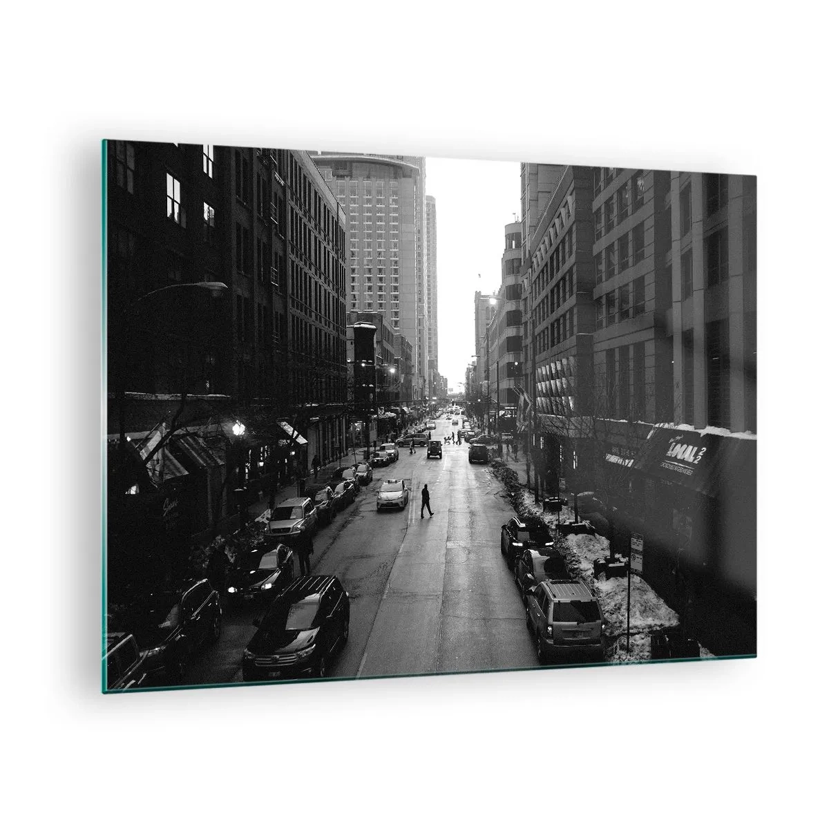 Quadro em vidro - Uma rua em preto e branco com um transeunte entre edifícios modernos - 70x50cm - Outro dia como todos os dias - Decoração de parede moderna para a sala de estar e quarto ARTTOR