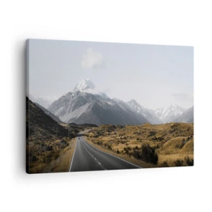 Quadro em tela - Uma estrada nas montanhas cercada por uma paisagem pitoresca - 70x50cm - O caminho para o coração das montanhas - Decoração de parede moderna para a sala de estar e quarto ARTTOR