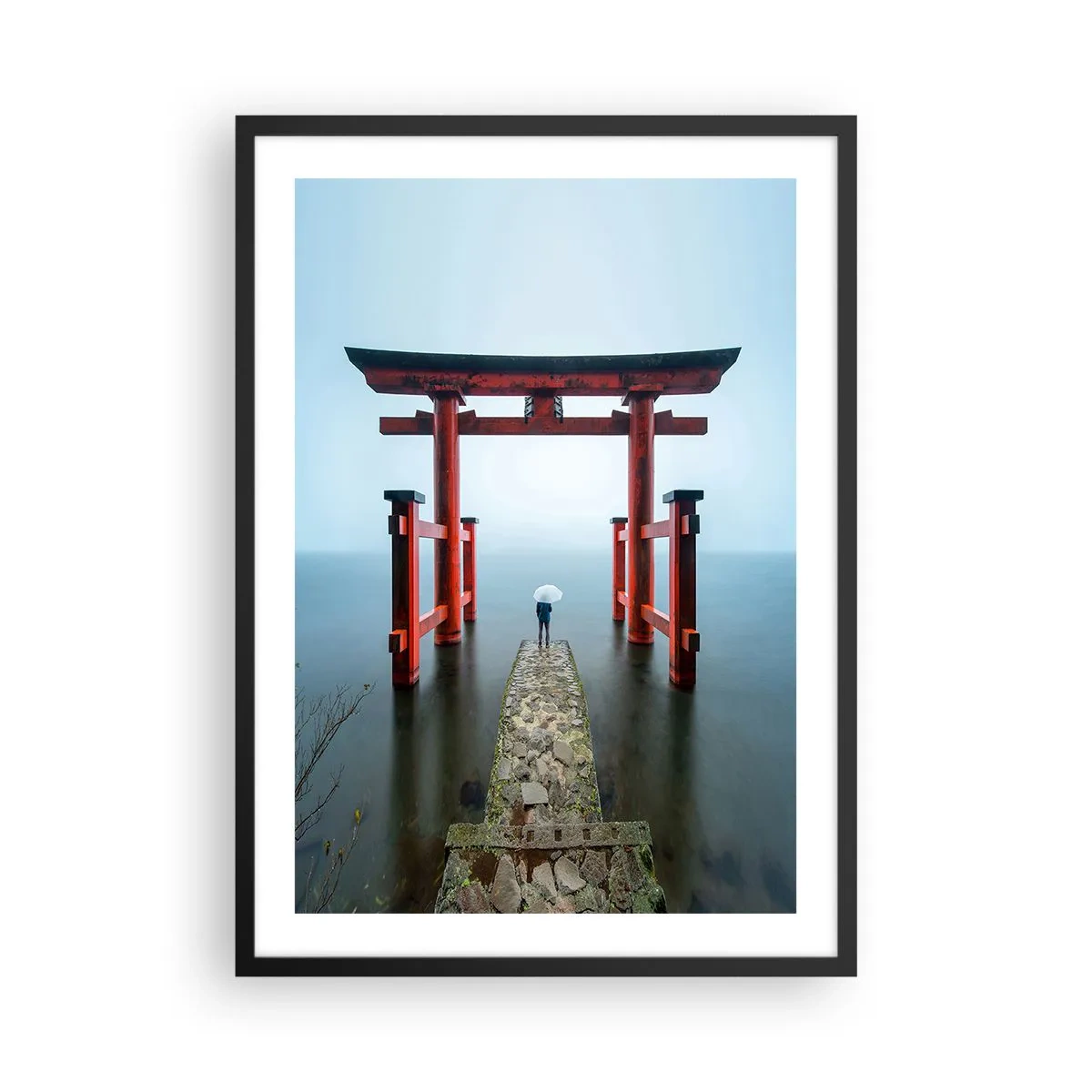 Pôster com moldura preta - Torii vermelho contra o pano de fundo de águas calmas e céu - 50x70cm - Devaneio japonês - Decoração de parede moderna para a sala de estar e quarto ARTTOR