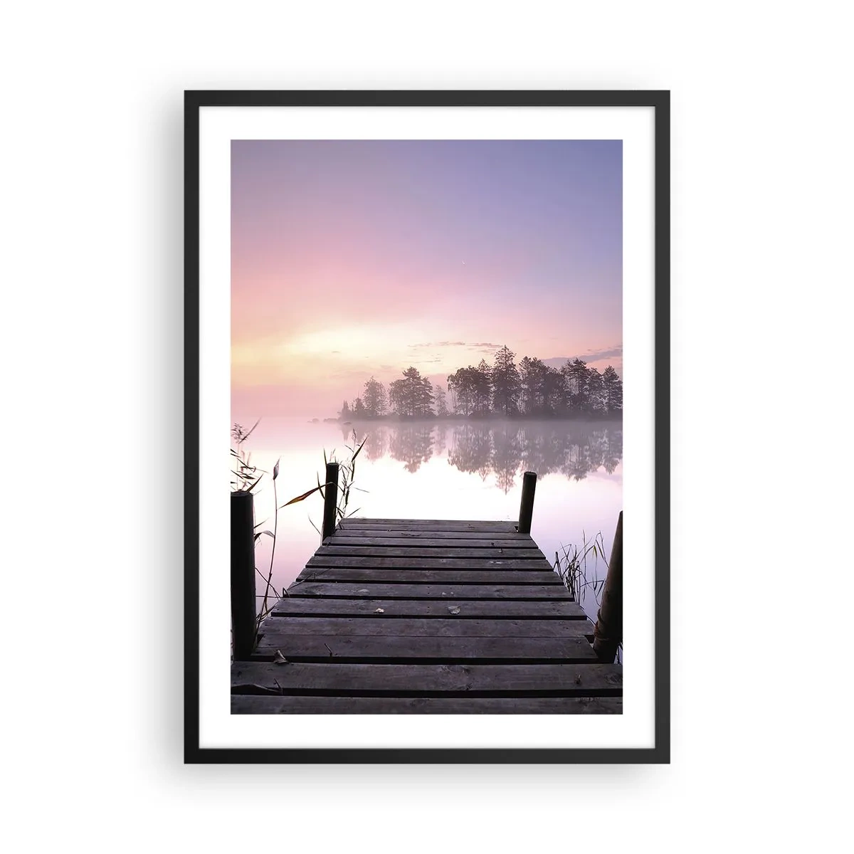 Pôster com moldura preta - Um píer à beira do lago em cores pastéis pela manhã - 50x70cm - Da névoa lilás... - Decoração de parede moderna para a sala de estar e quarto ARTTOR