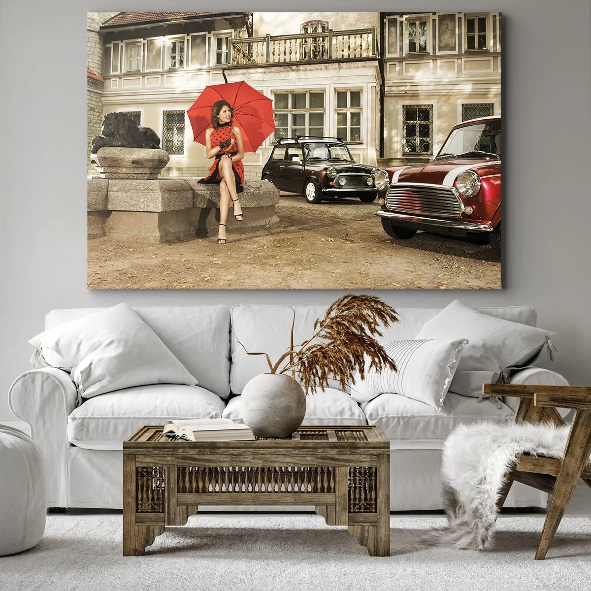 Quadro em tela - Mulher com guarda-chuva vermelho perto de carros clássicos - 70x50cm - Mini-viagem sentimental - Decoração de parede moderna para a sala de estar e quarto ARTTOR