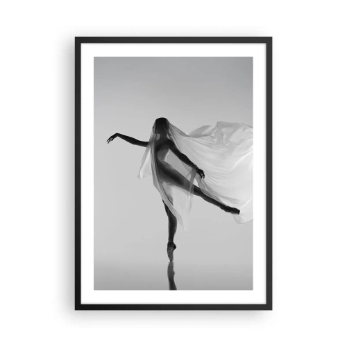 Pôster com moldura preta - Uma dançarina com um véu arejado em uma composição em preto e branco - 50x70cm - Leveza e graça - Decoração de parede moderna para a sala de estar e quarto ARTTOR