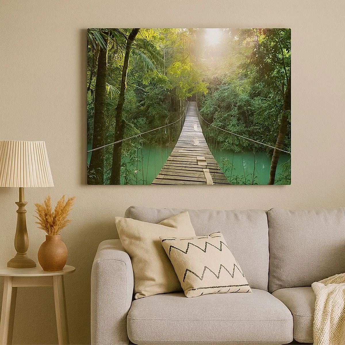 Quadro em tela - Uma ponte suspensa em uma floresta tropical iluminada pela luz do sol. - 70x50cm - Da água azul para a floresta azul - Decoração de parede moderna para a sala de estar e quarto ARTTOR