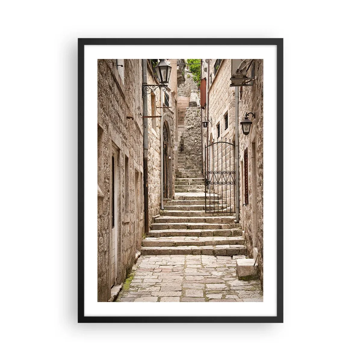 Pôster com moldura preta - Uma rua de pedra com escadas históricas e lanternas - 50x70cm - Beco velho mágico - Decoração de parede moderna para a sala de estar e quarto ARTTOR