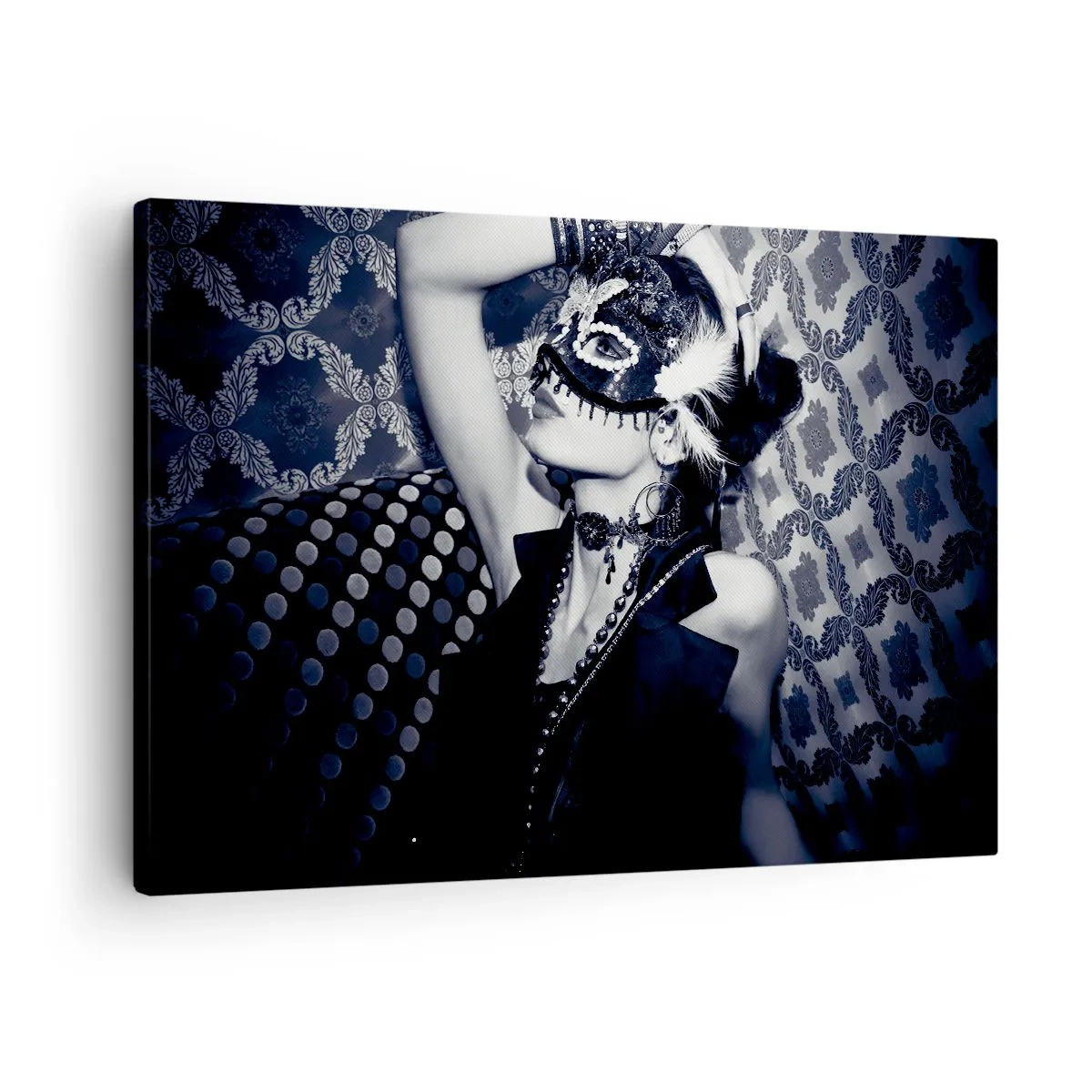Quadro em tela - Uma mulher com uma máscara veneziana contra um fundo de padrões ornamentados. - 70x50cm - Decorações, ornamentos, desenhos... - Decoração de parede moderna para a sala de estar e quarto ARTTOR