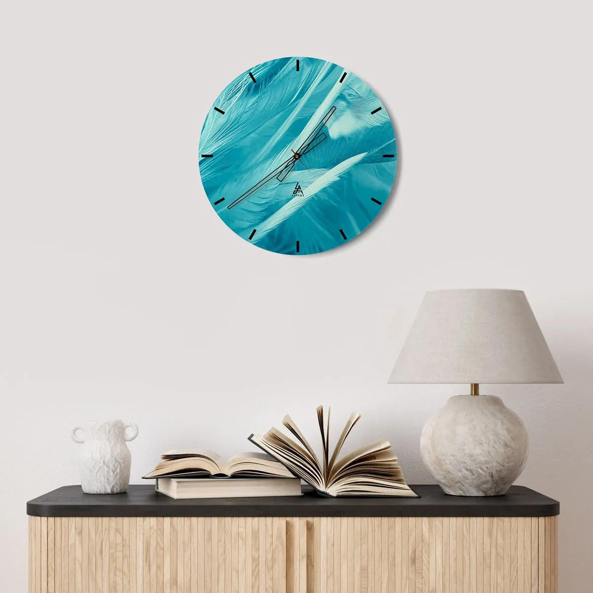 Relógio de parede - Relógio em vidro - Penas azuis em uma foto delicada - 30x30cm - Afogado em penugem - Decoração de parede moderna para a sala de estar, cozinha e quarto ARTTOR