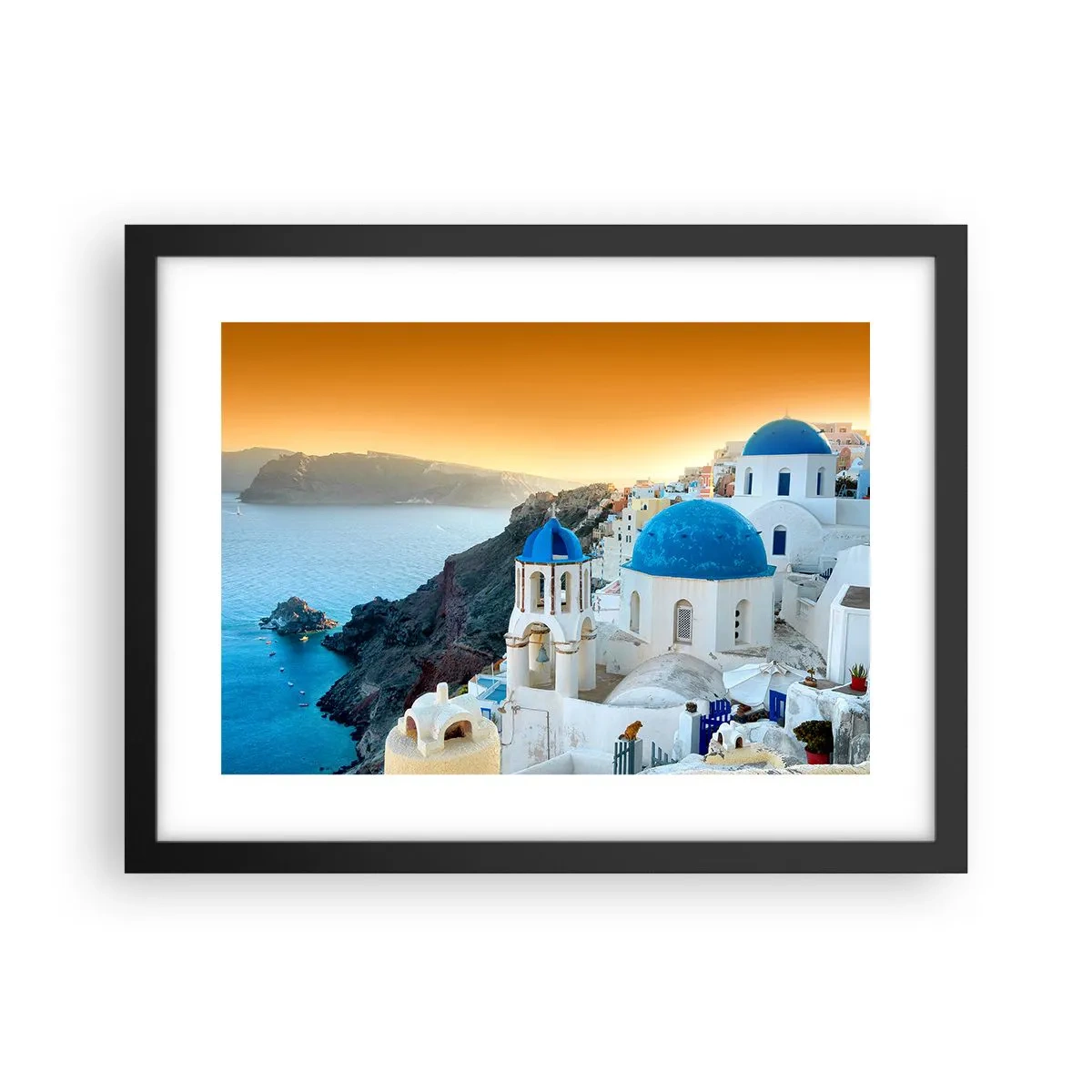 Pôster com moldura preta - Santorini - abraçada às rochas - 40x30 cm