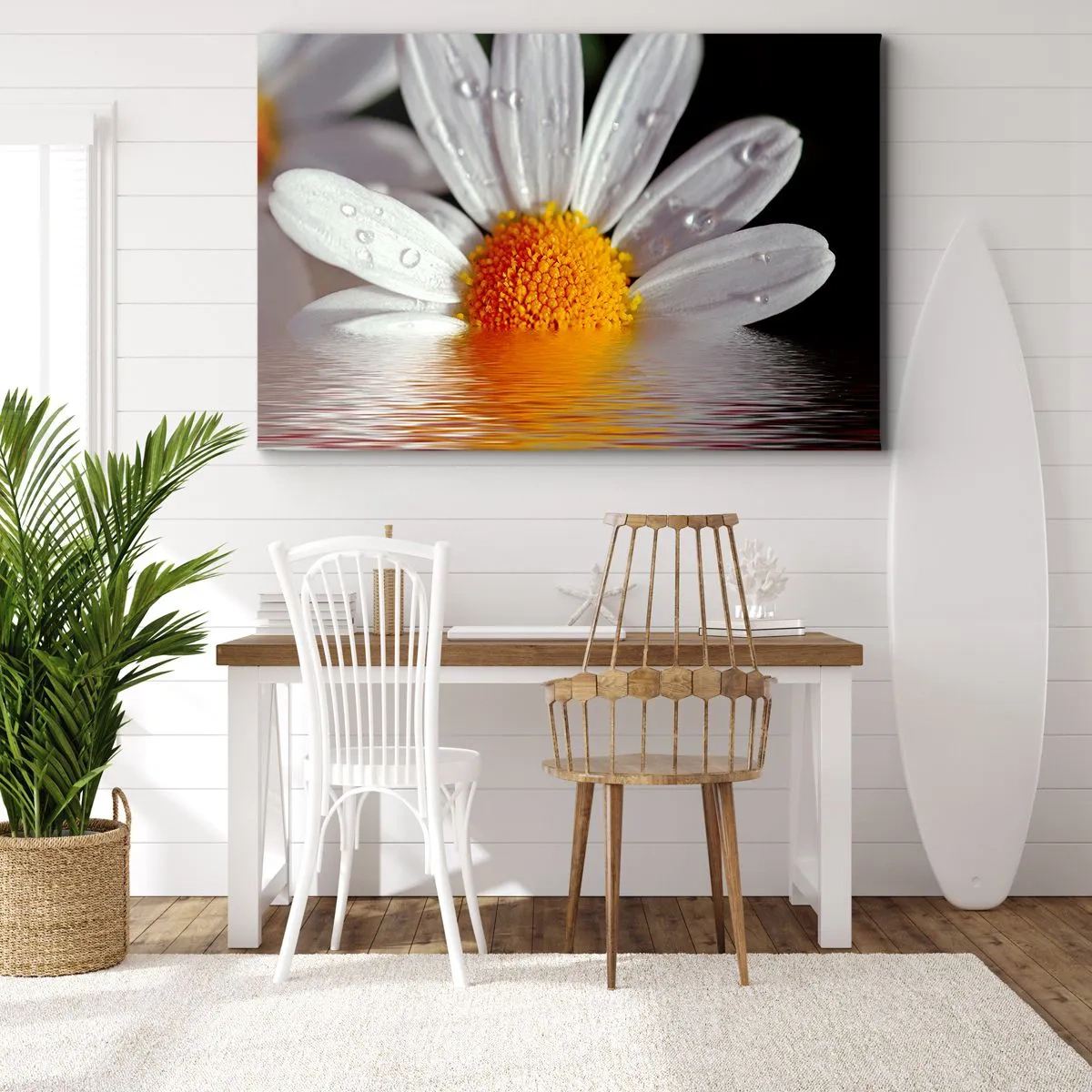 Quadro em tela - Uma margarida branca com gotas de água imersas em um reflexo de água - 70x50cm - As margaridas do sol nascente - Decoração de parede moderna para a sala de estar e quarto ARTTOR