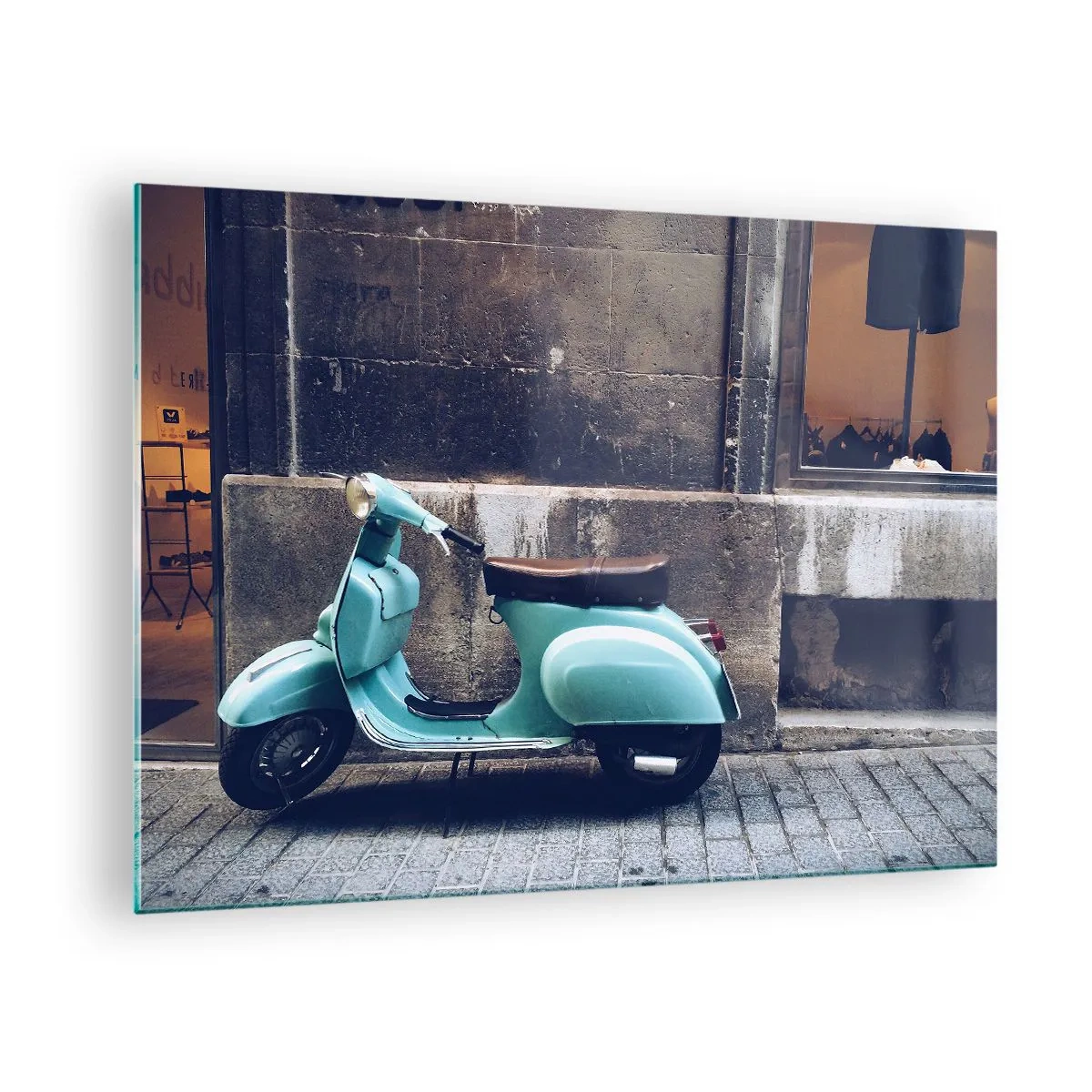 Quadro em vidro - Uma scooter azul contra a parede de um prédio - 70x50cm - Ambiente inesquecível - Decoração de parede moderna para a sala de estar e quarto ARTTOR