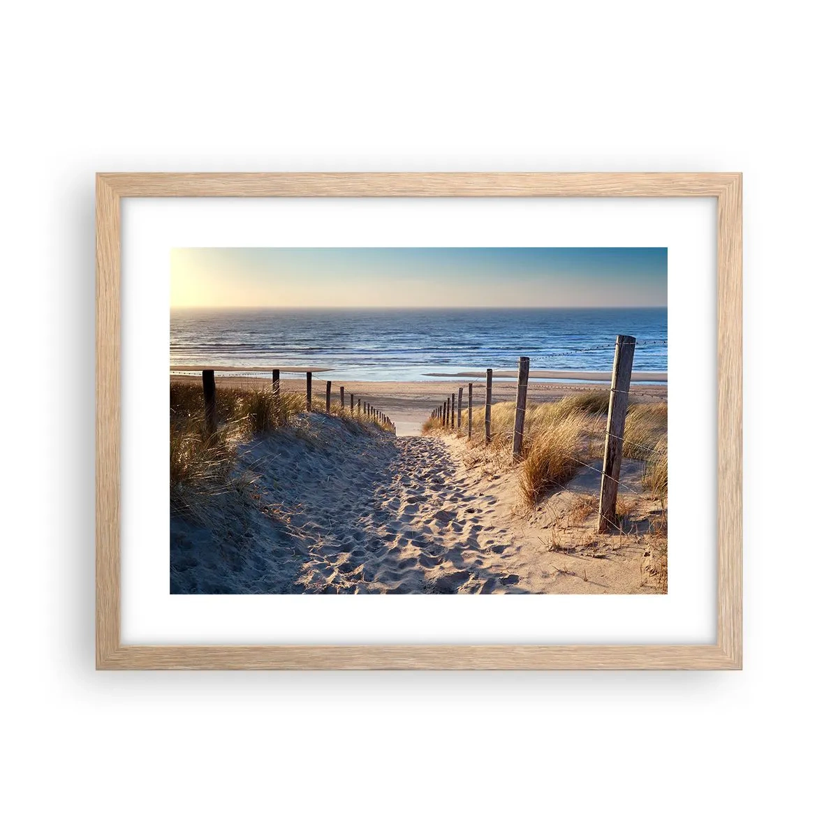 Pôster com moldura de carvalho claro - O som do mar, o canto dos pássaros, a praia selvagem entre a relva... - 40x30 cm