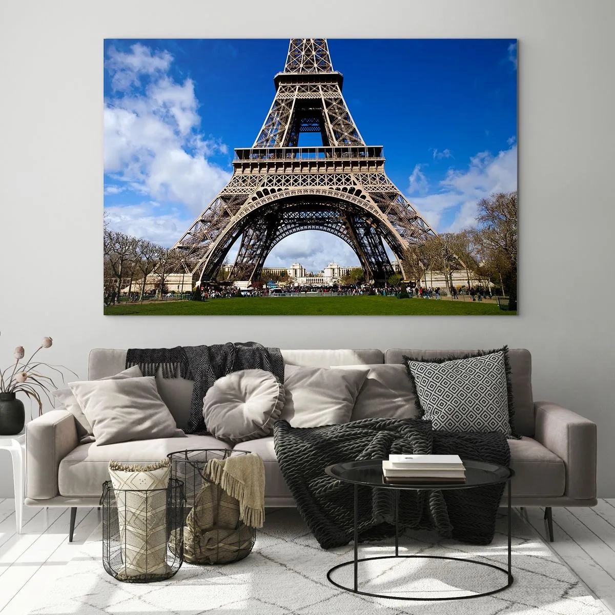 Quadro em vidro - A Torre Eiffel contra um céu azul - 70x50cm - Toda Paris aos seus pés - Decoração de parede moderna para a sala de estar e quarto ARTTOR
